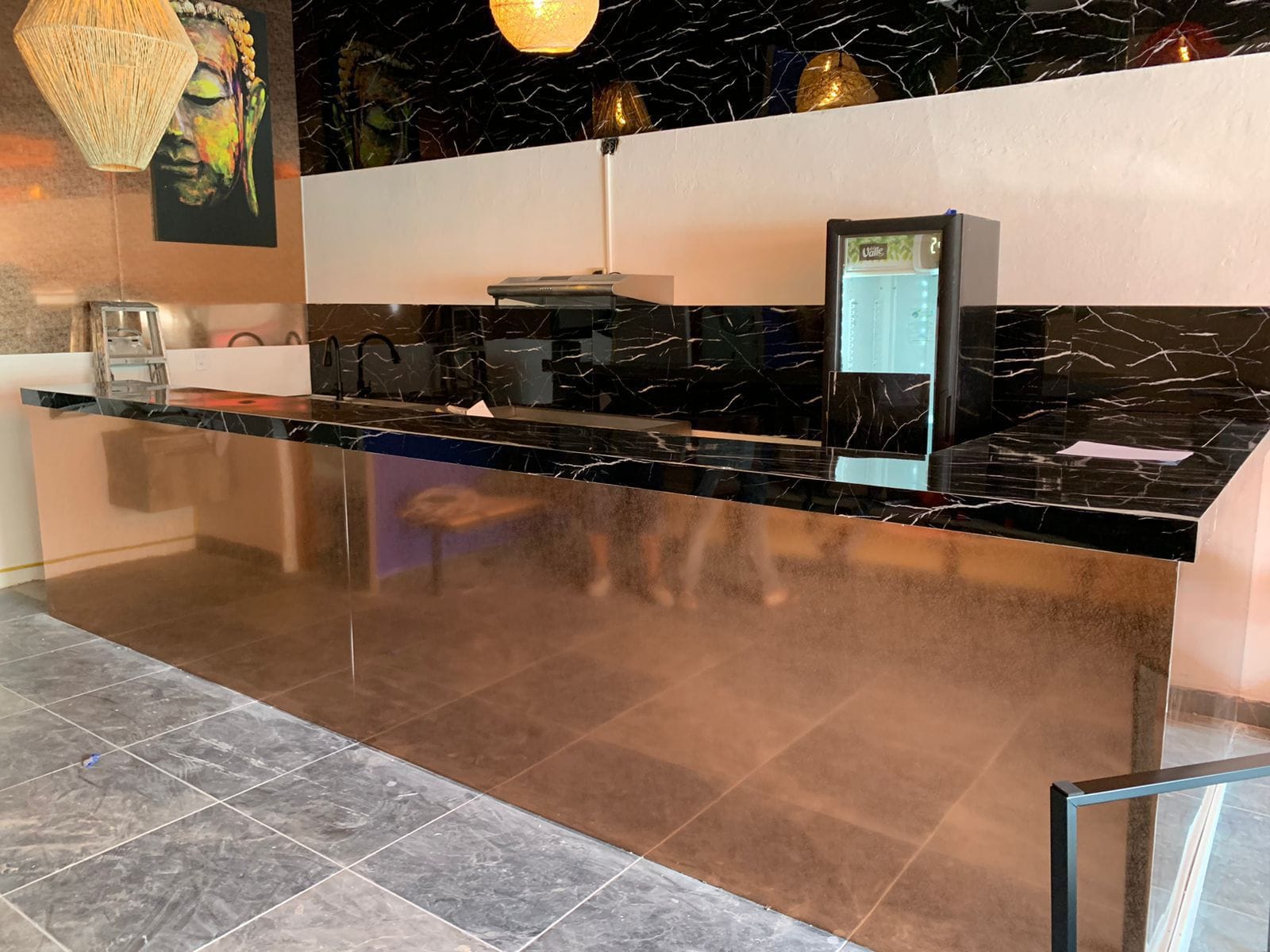 Barra con mármol PVC